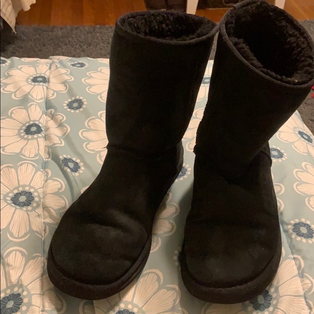 Classic black uggs size 9